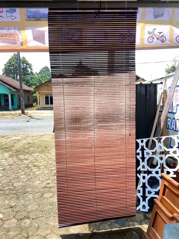 Tirai Kayu Jendela